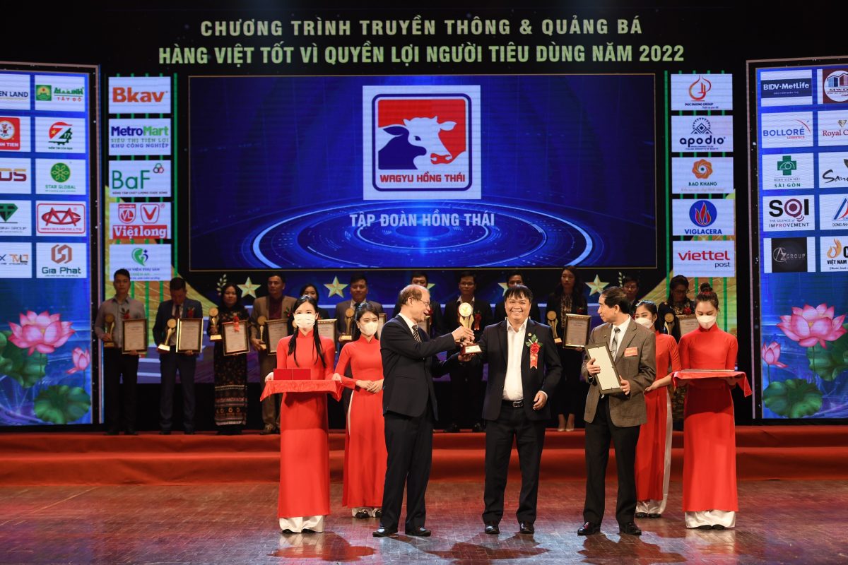 Chủ tịch HĐQT Nguyễn Gia Tuấn vinh dự nhận giải thưởng